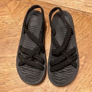 Megnya water sandal, soft footbed, rope straps
